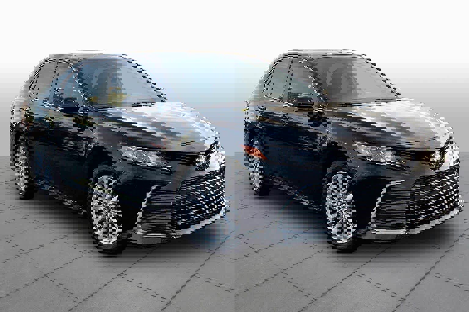 Used 2022 Toyota Camry LE image 3