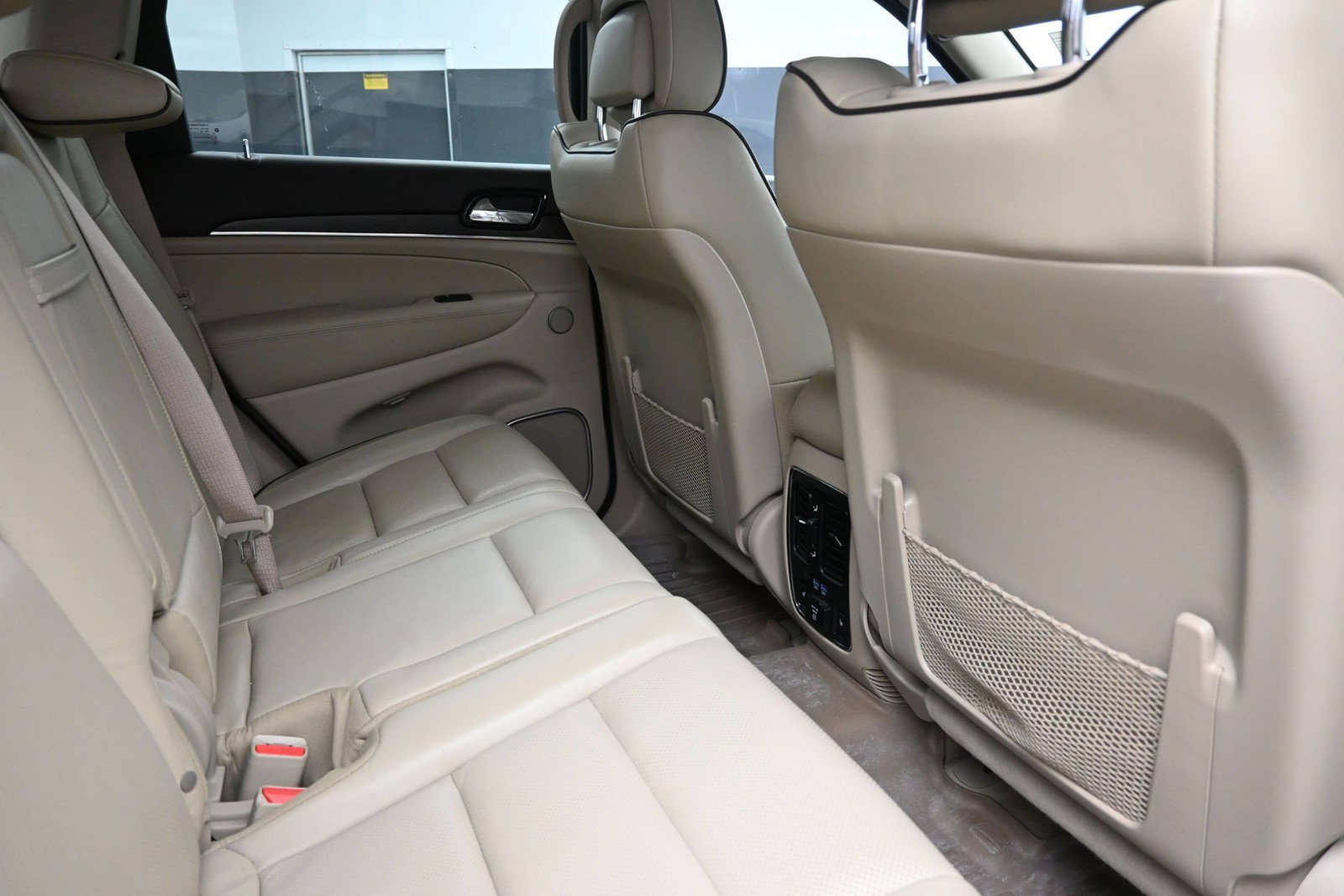Used 2020 Jeep Grand Cherokee Overland AWD/4WD image 24