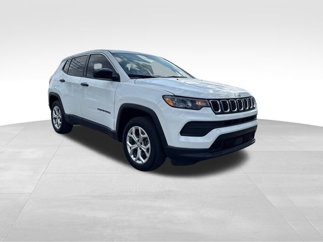 Used 2024 Jeep Compass Sport image 3