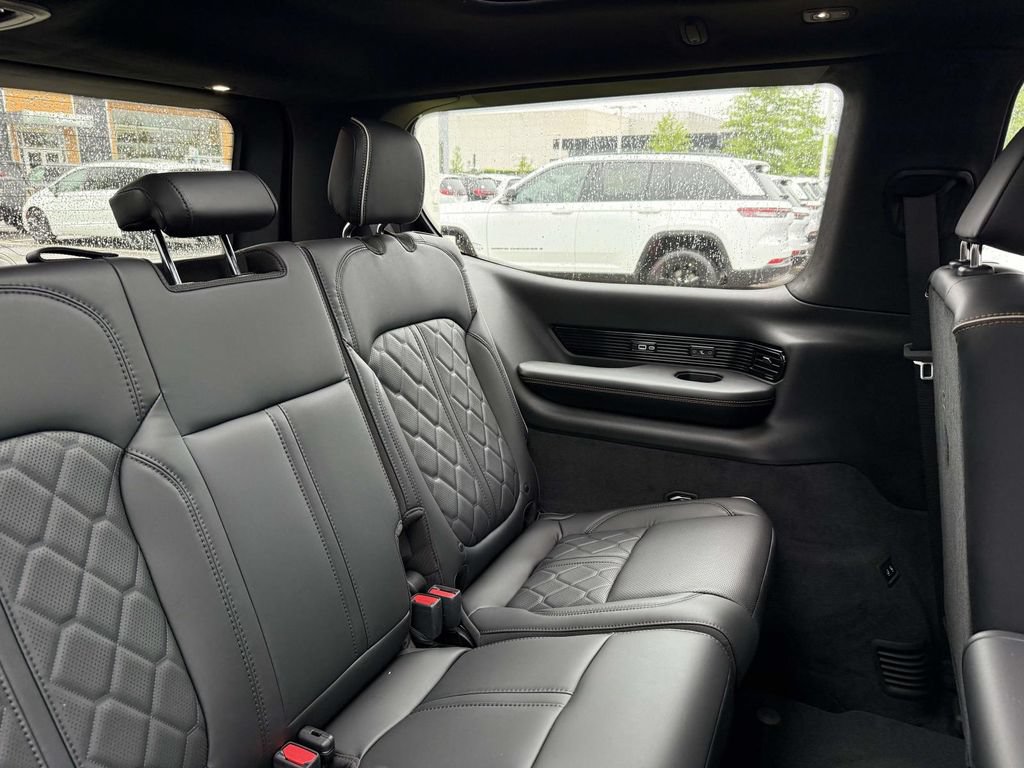 New 2026 Jeep Grand Wagoneer Summit AWD/4WD image 17
