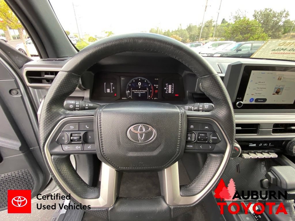 Certified 2025 Toyota 4Runner SR5 AWD/4WD image 37