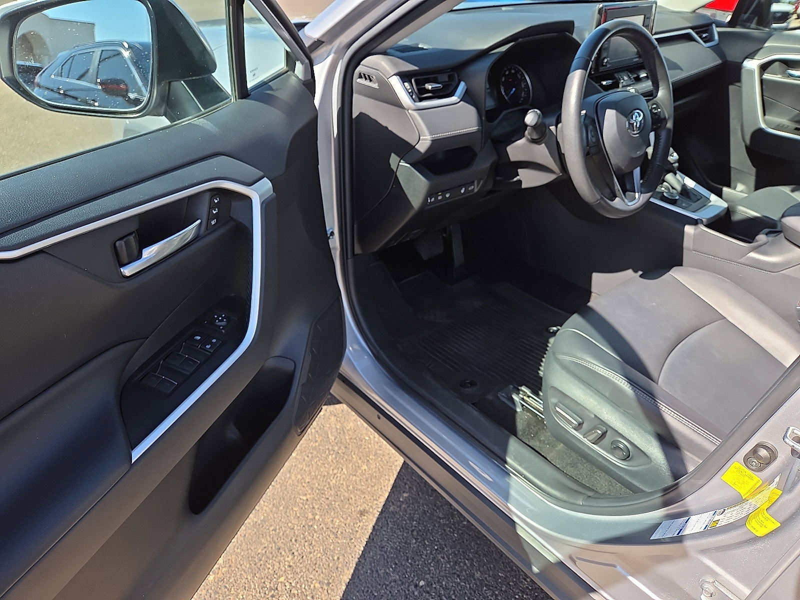 Used 2022 Toyota RAV4 XLE Premium AWD/4WD image 12