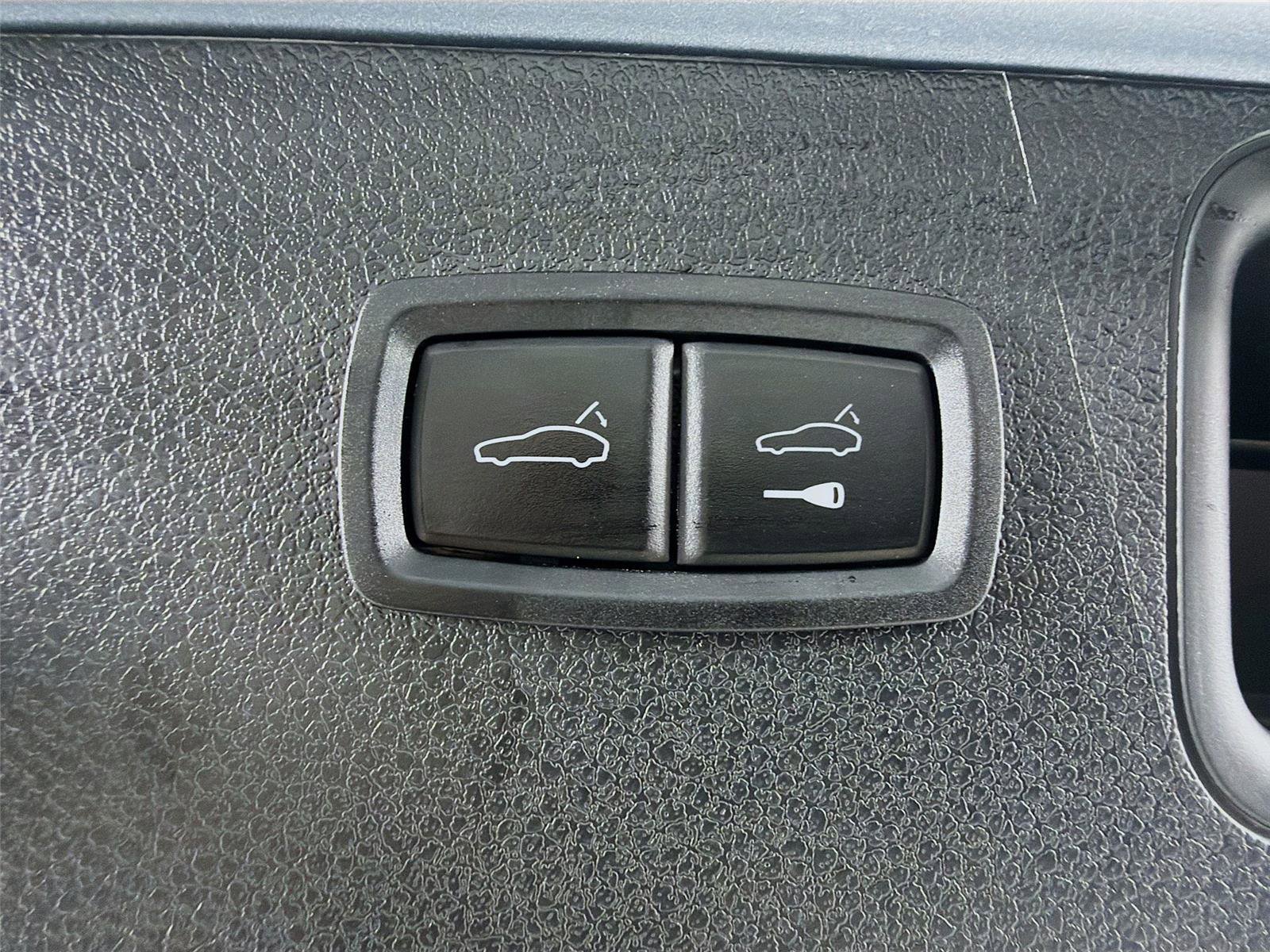 Certified 2025 Porsche Macan image 23