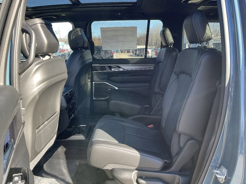 New 2026 Jeep Grand Wagoneer 4WD w/ Premium Group I image 9