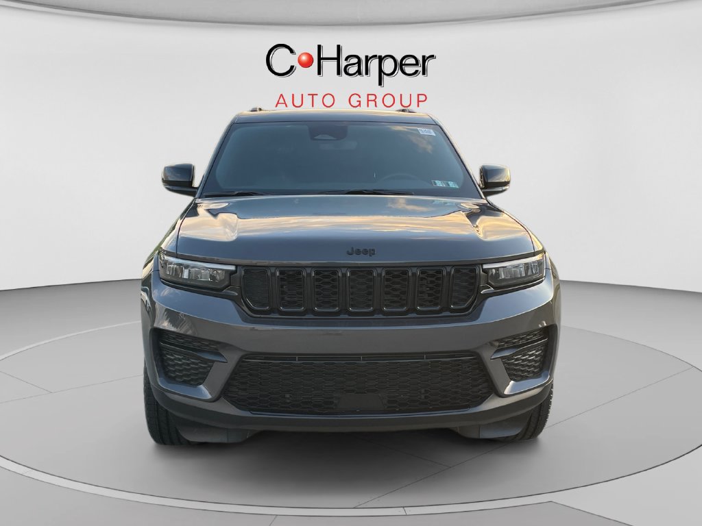 Used 2023 Jeep Grand Cherokee Altitude AWD/4WD image 8