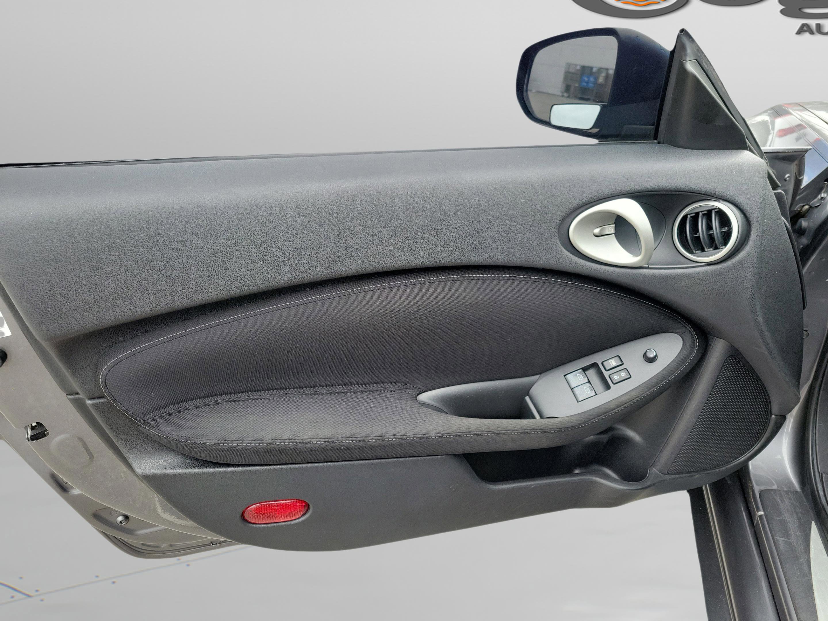 Used 2015 Nissan 370Z Coupe image 28