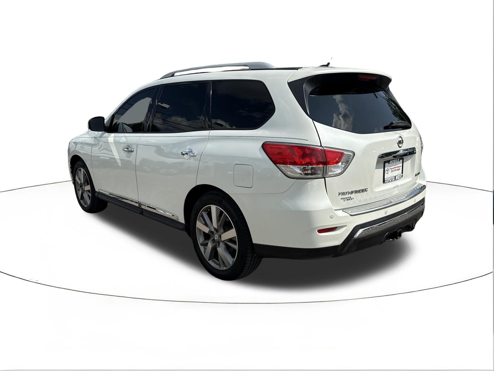 Used 2015 Nissan Pathfinder Platinum FWD image 5