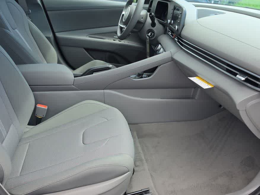 New 2026 Hyundai Elantra SE FWD image 22