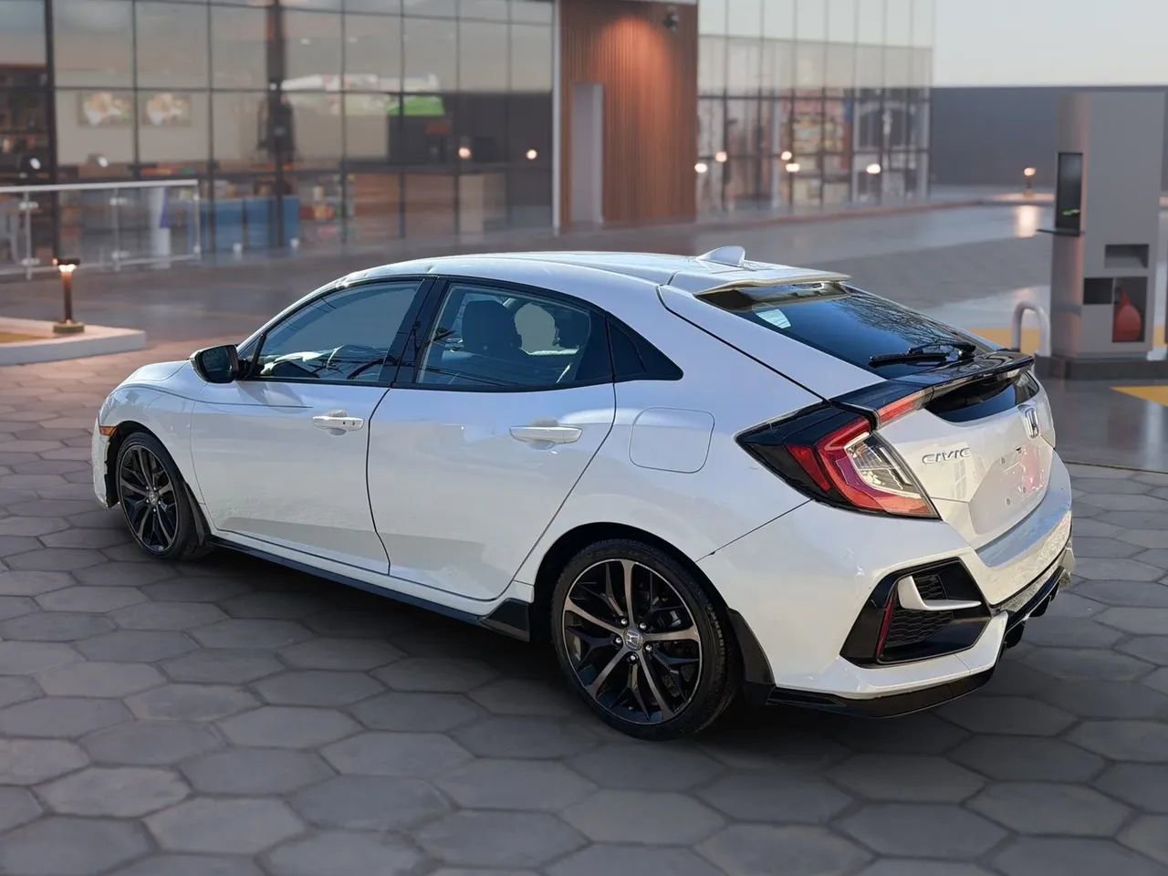 Used 2021 Honda Civic Sport image 4