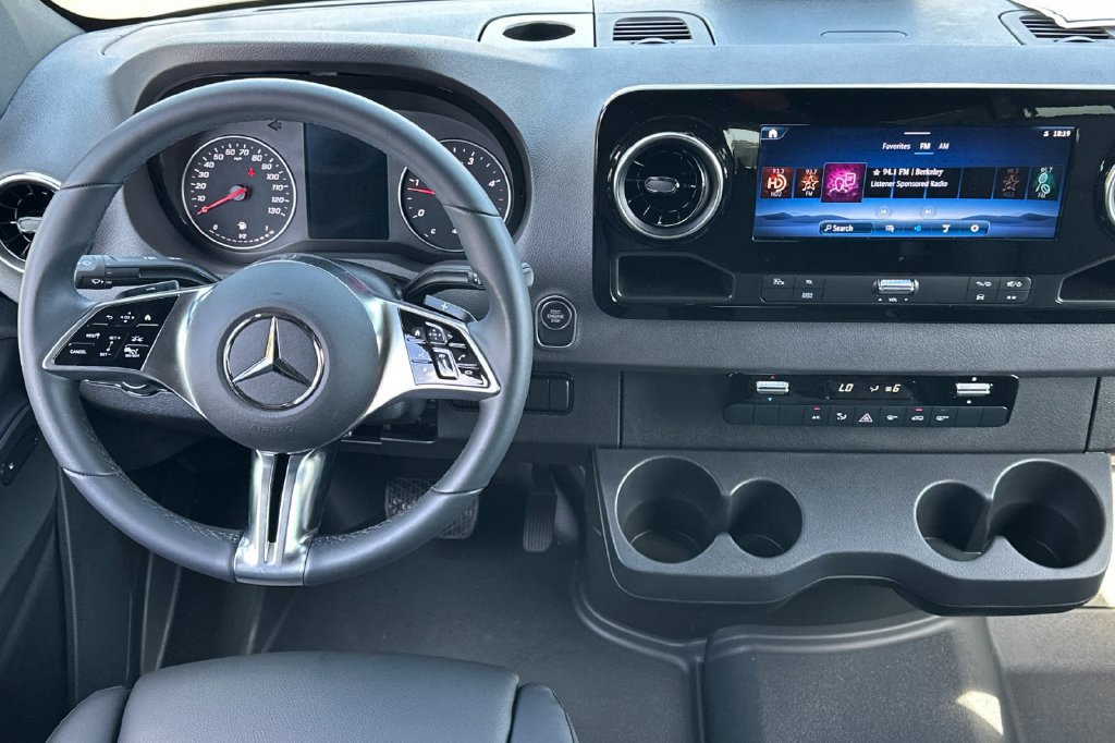 Used 2025 Mercedes-Benz Sprinter 2500 image 15