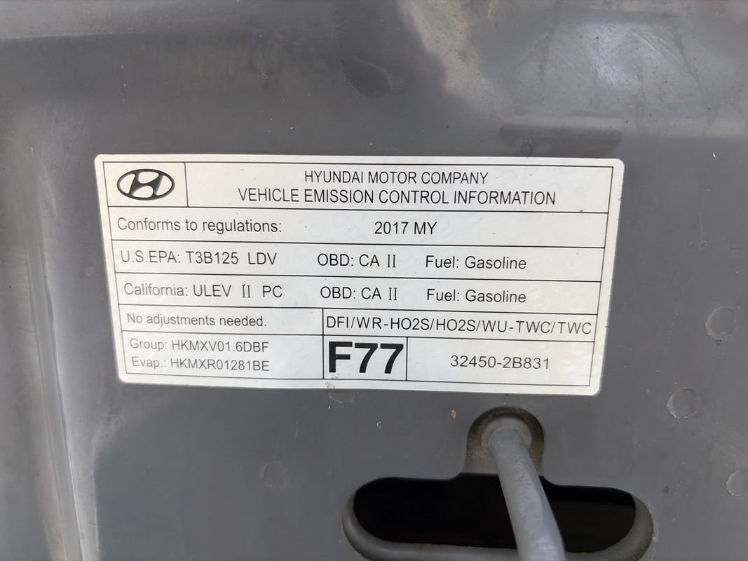 Used 2017 Hyundai Veloster FWD image 23