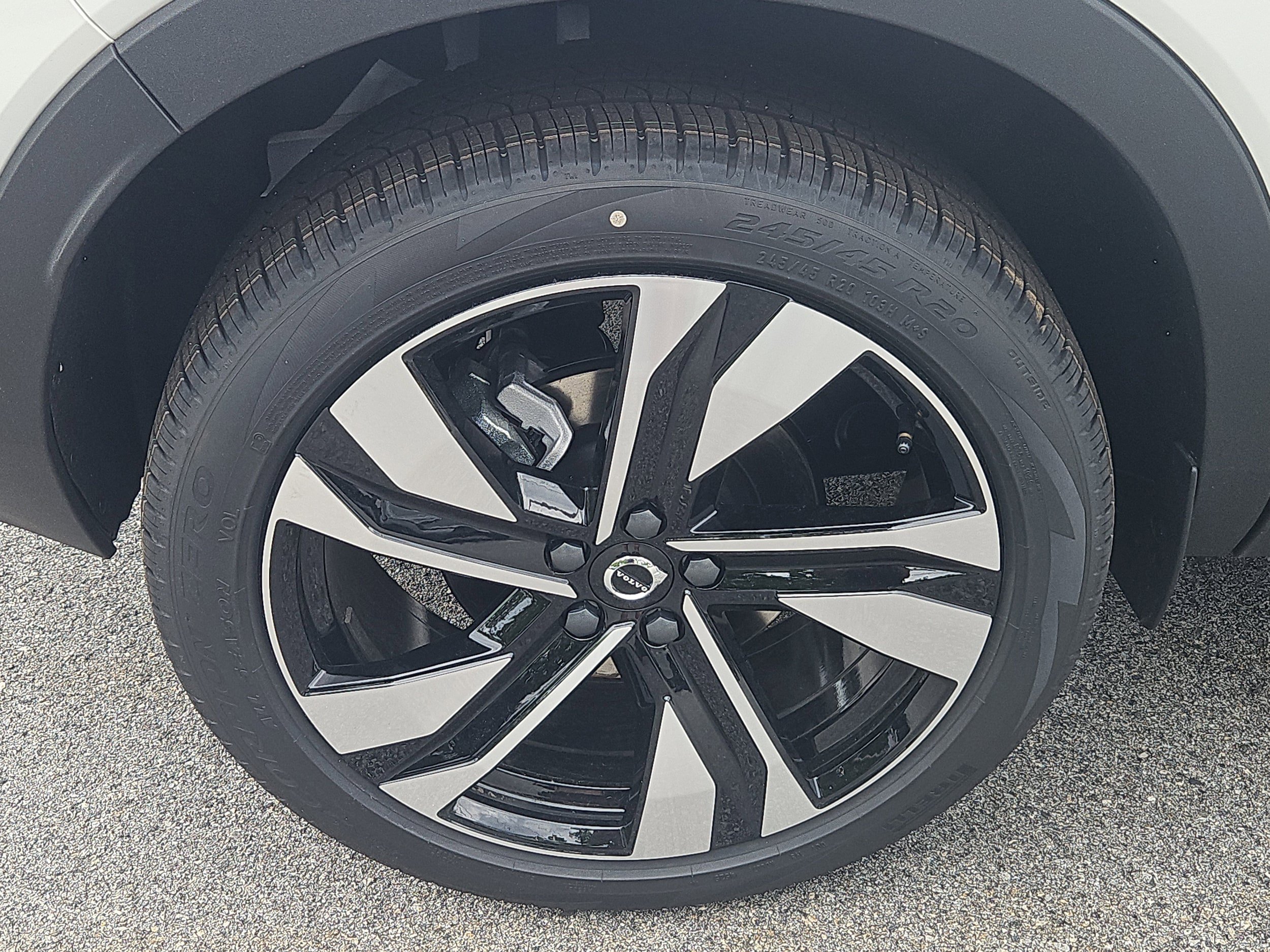 New 2026 Volvo XC40 B5 Plus w/ Climate Package AWD/4WD image 19