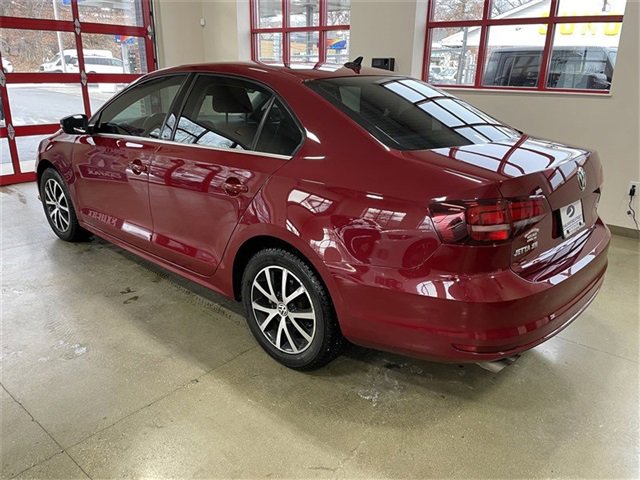 Used 2017 Volkswagen Jetta SE image 5