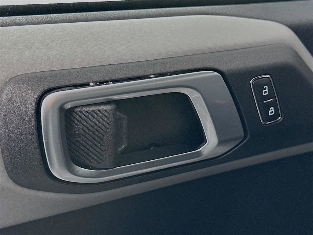 Used 2023 Ford Bronco Badlands image 19