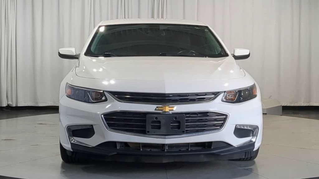 Used 2017 Chevrolet Malibu LT w/ Leather Package FWD image 3