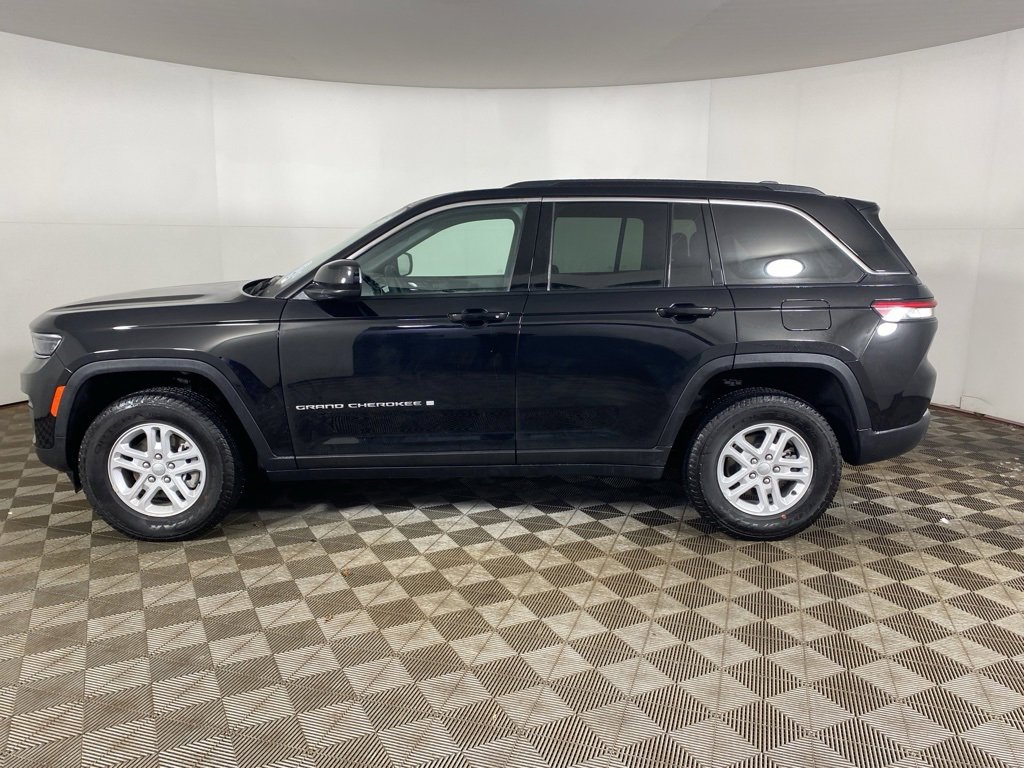 Used 2025 Jeep Grand Cherokee Laredo w/ Luxury Tech Group I image 12