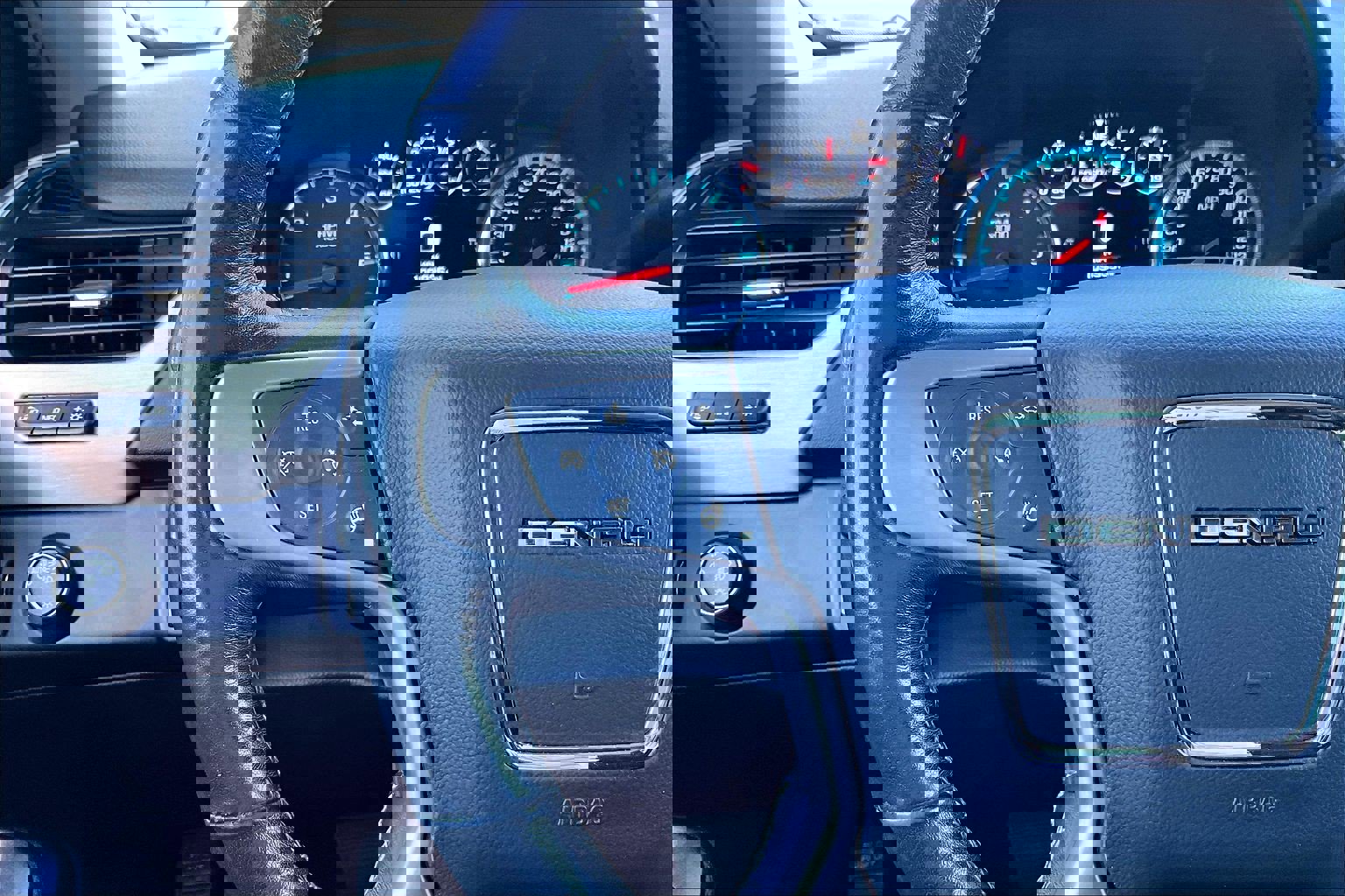 Used 2018 GMC Yukon XL Denali w/ Denali Ultimate Package image 15