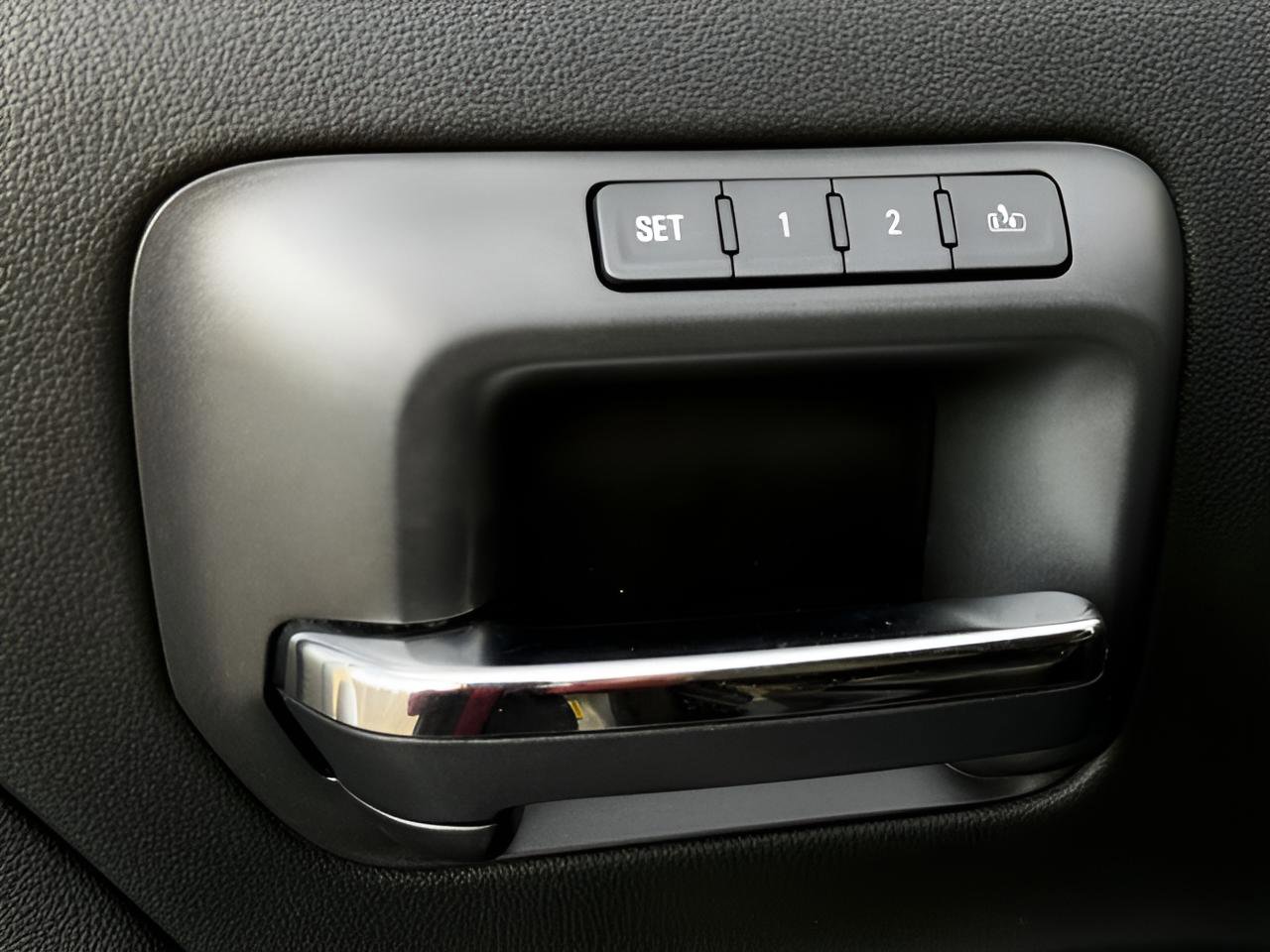 Used 2017 Chevrolet Silverado 1500 LTZ Z71 image 26