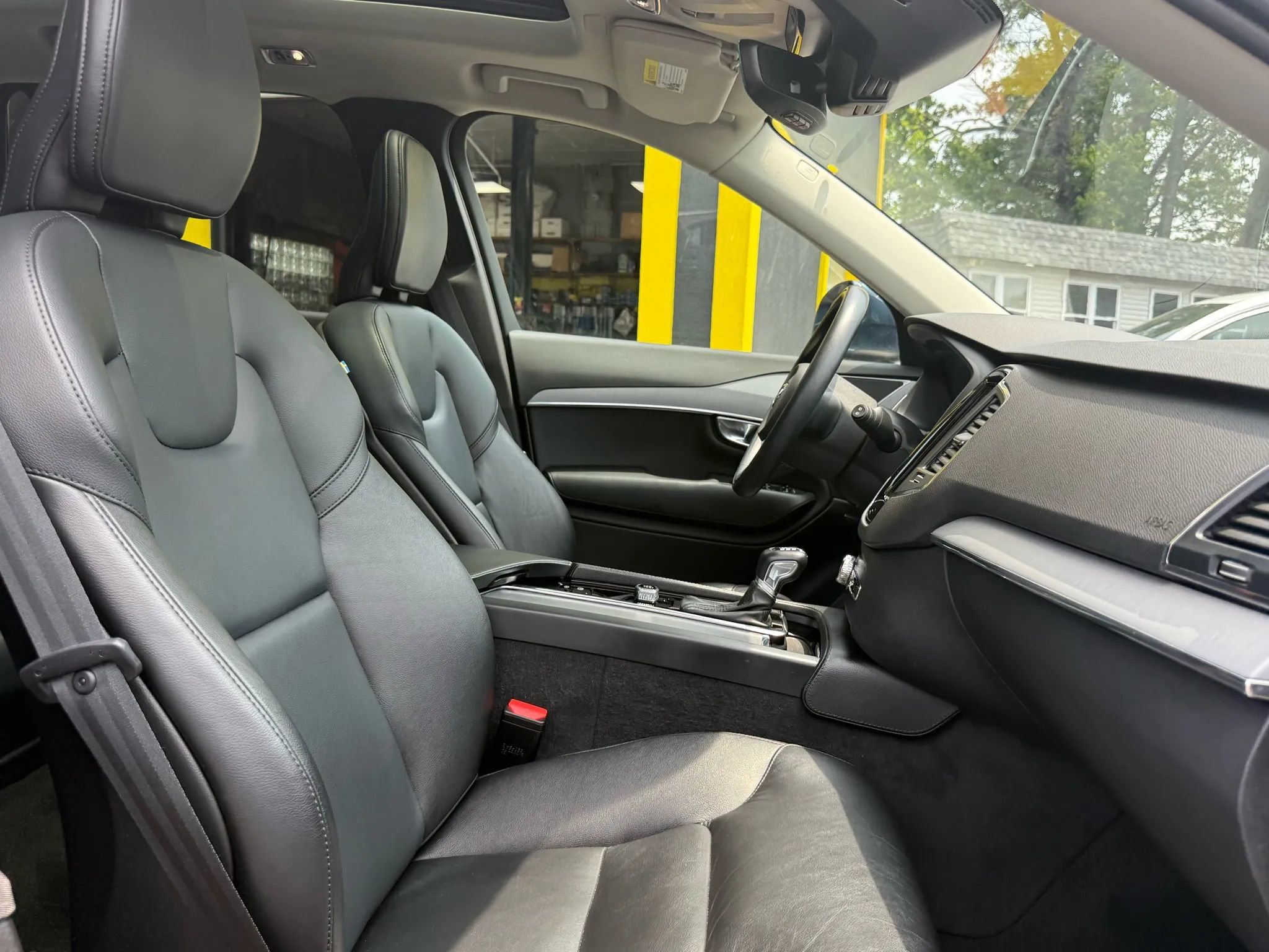 Used 2022 Volvo XC90 T5 Momentum w/ Climate Package image 19