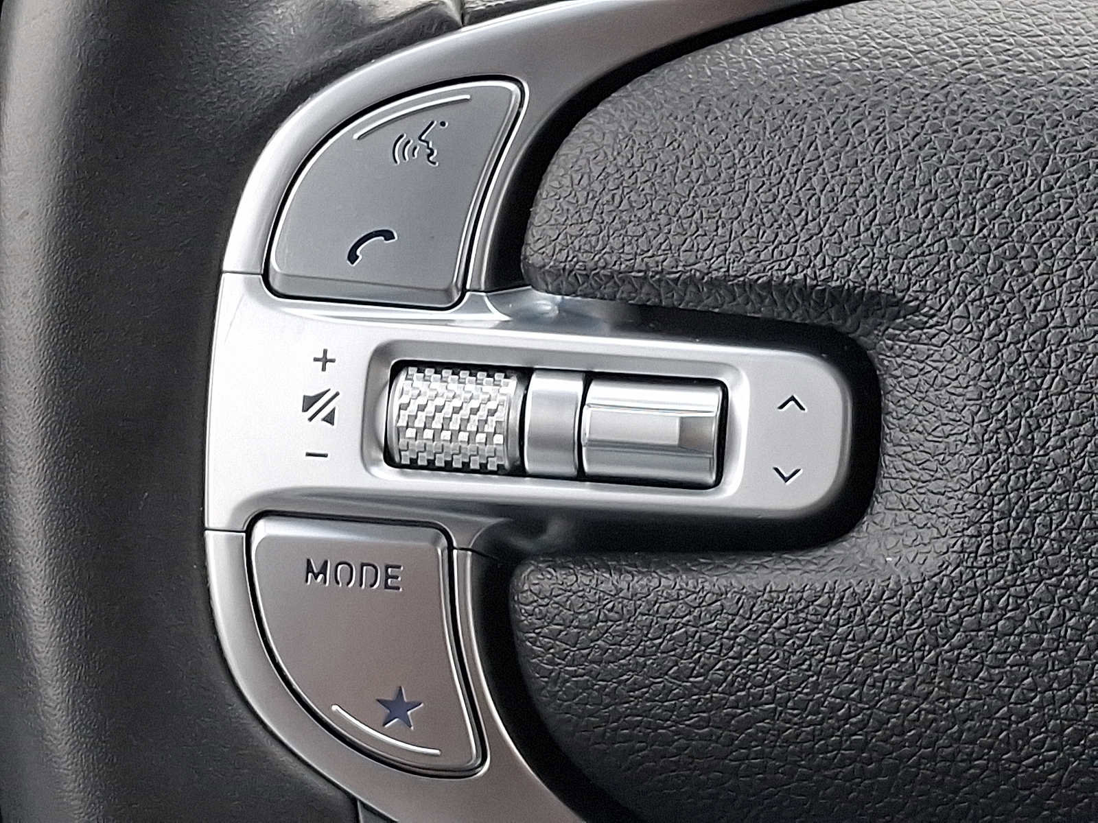 Used 2025 Genesis GV70 2.5T image 21