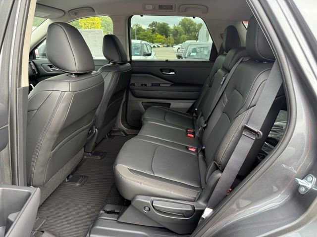 New 2025 Nissan Pathfinder SL w/ Black Appearance Package image 23