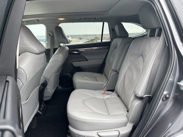 Certified 2025 Toyota Highlander Platinum image 12