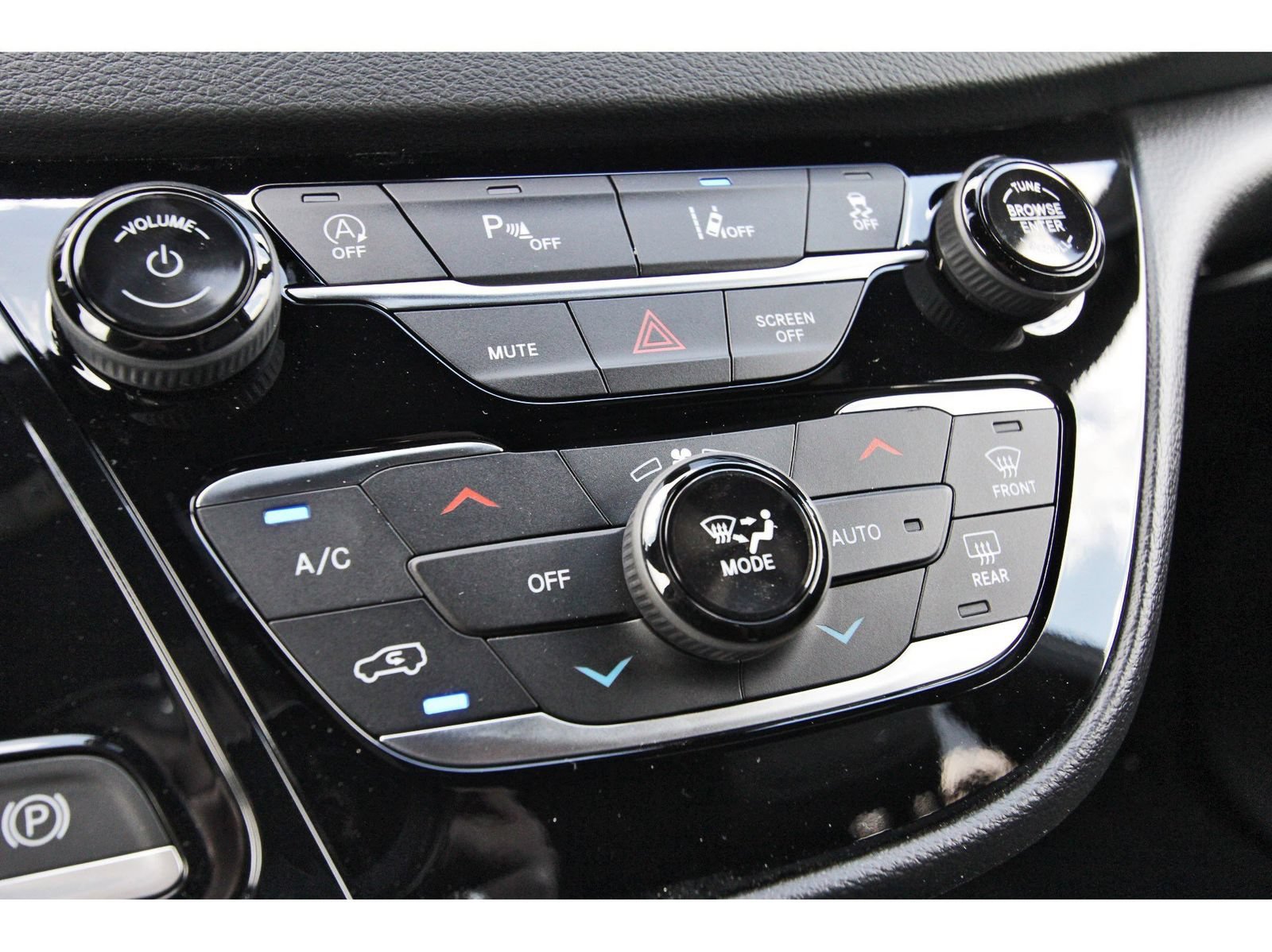 New 2026 Chrysler Voyager LX FWD image 19
