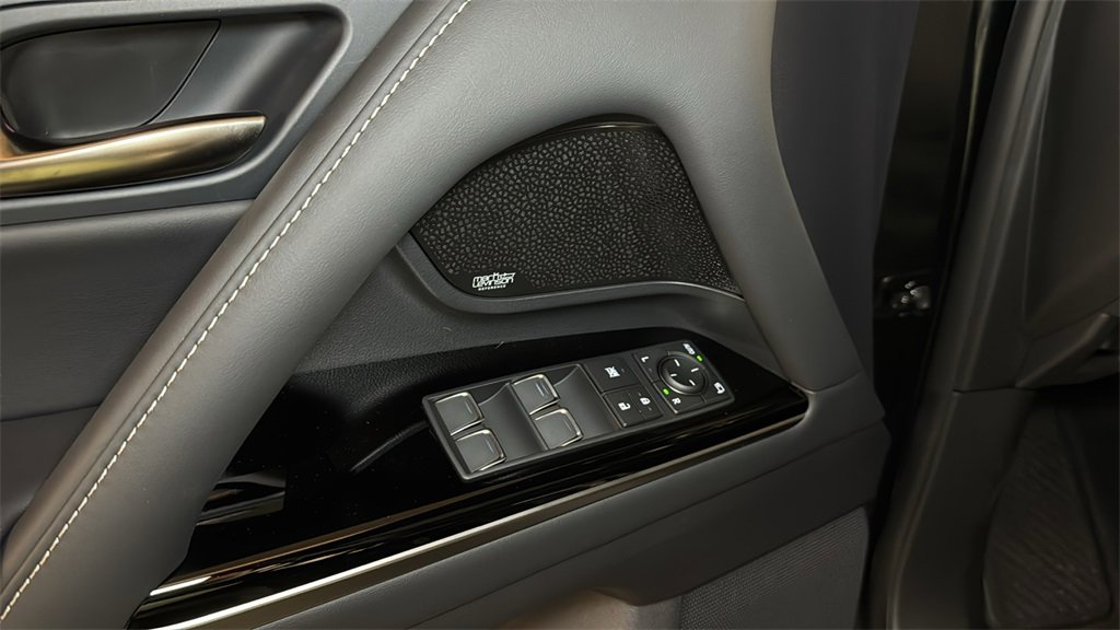 New 2025 Lexus LX 600 4WD w/ Luxury Package image 24