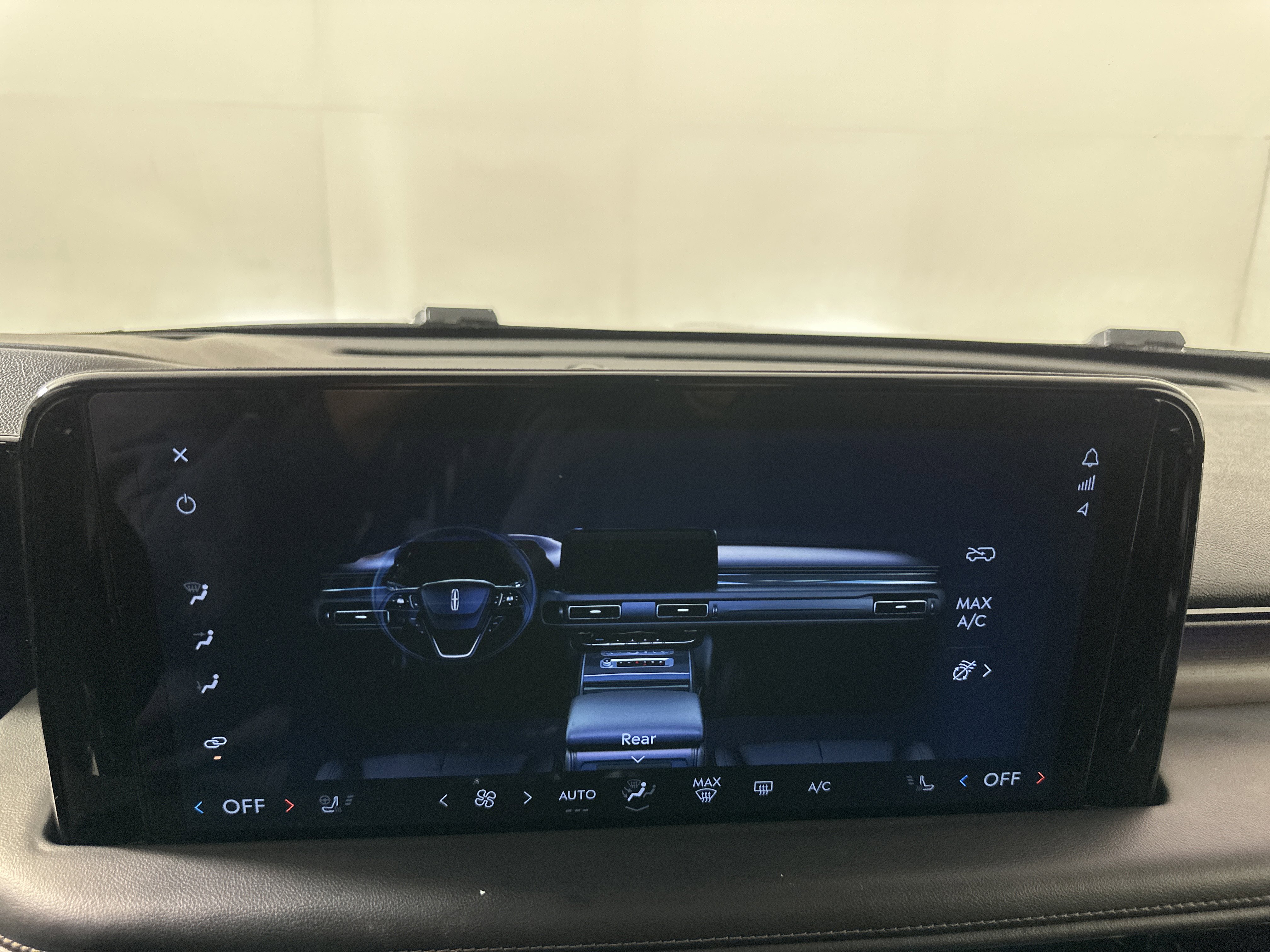 Used 2025 Lincoln Aviator Reserve w/ Equipment Group 201A image 18