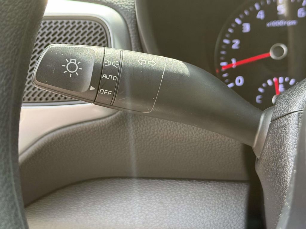 Used 2020 Kia Soul S FWD image 25