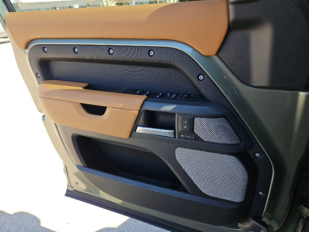 Used 2023 Land Rover Defender 130 X image 13