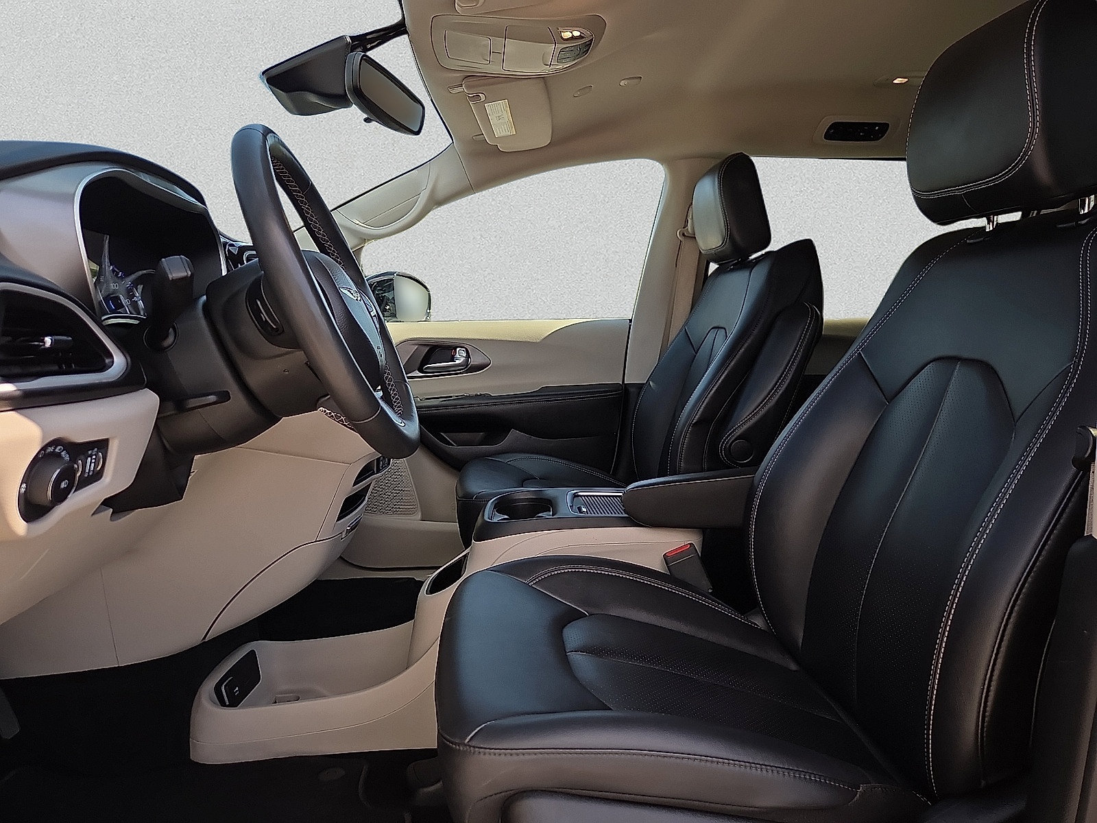 Used 2024 Chrysler Pacifica Touring-L FWD image 15