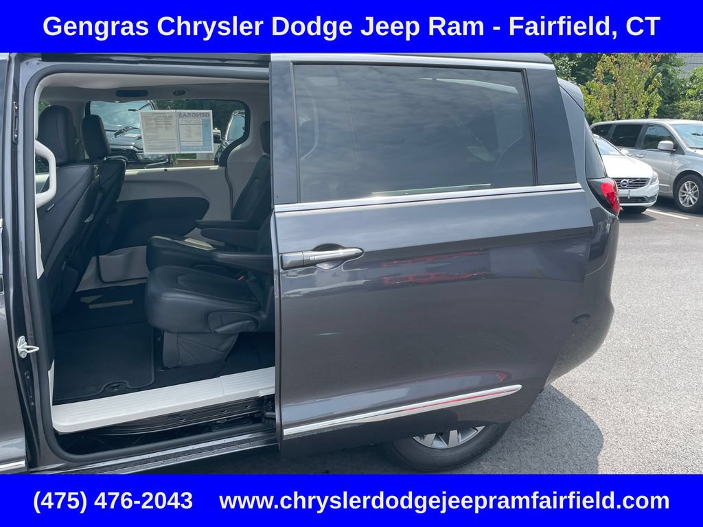Used 2020 Chrysler Pacifica Touring-L Plus FWD image 40