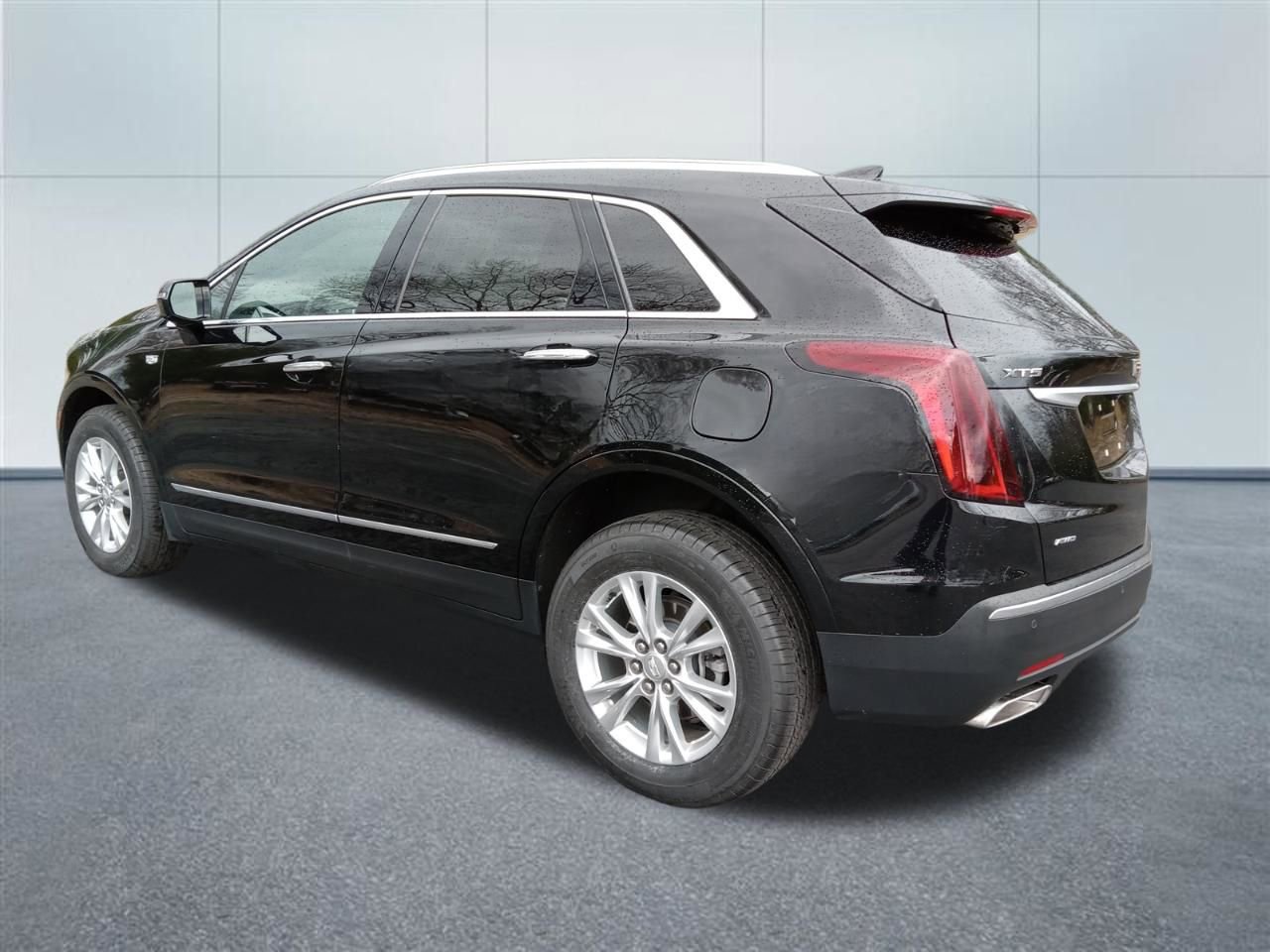Used 2023 Cadillac XT5 Luxury image 3