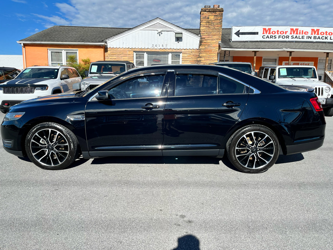 Used 2018 Ford Taurus SEL w/ Equipment Group 201A image 8
