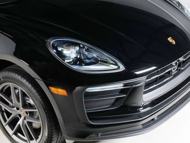 Certified 2026 Porsche Macan AWD/4WD image 31