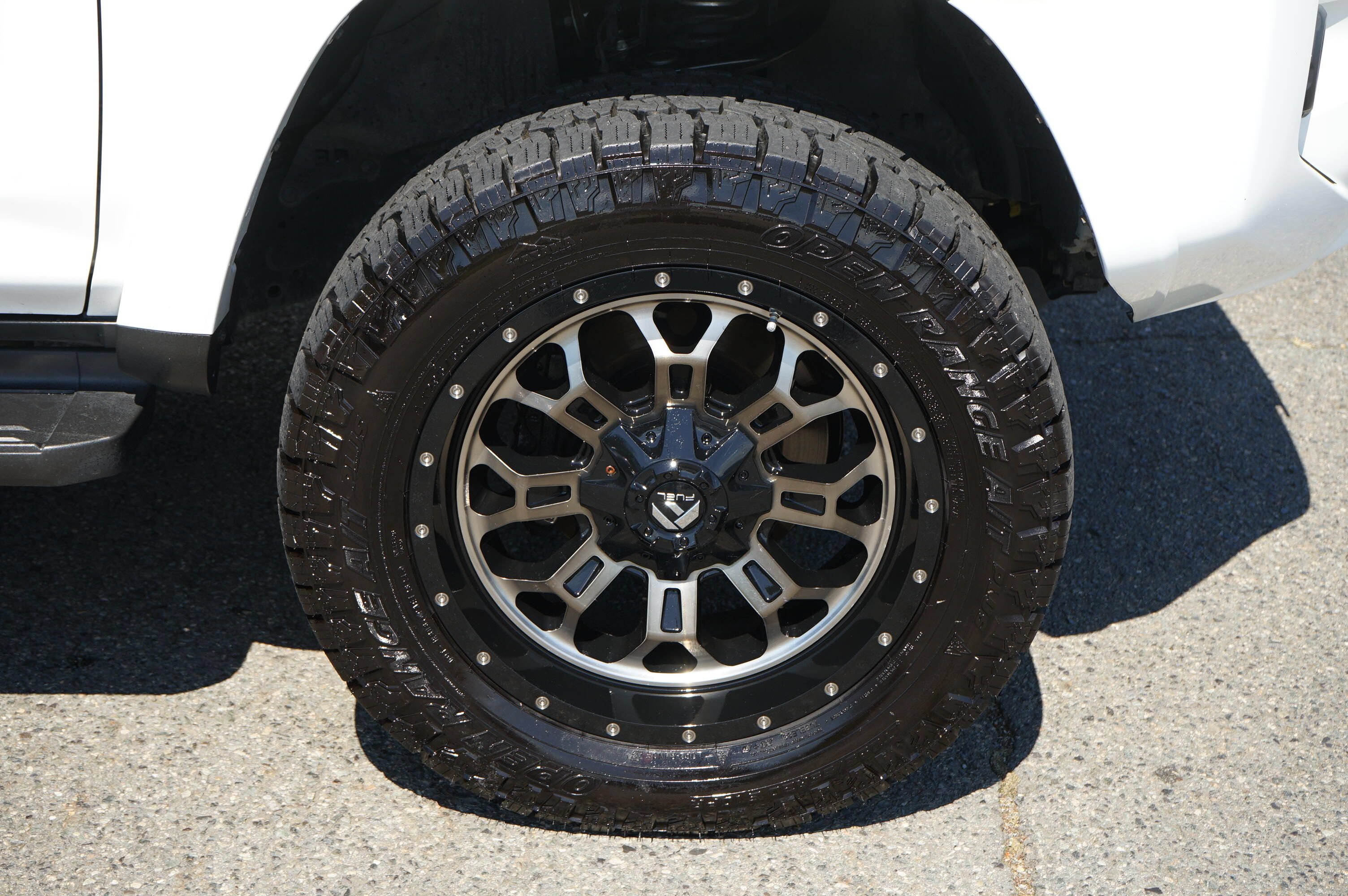 Used 2018 Toyota 4Runner SR5 AWD/4WD image 8