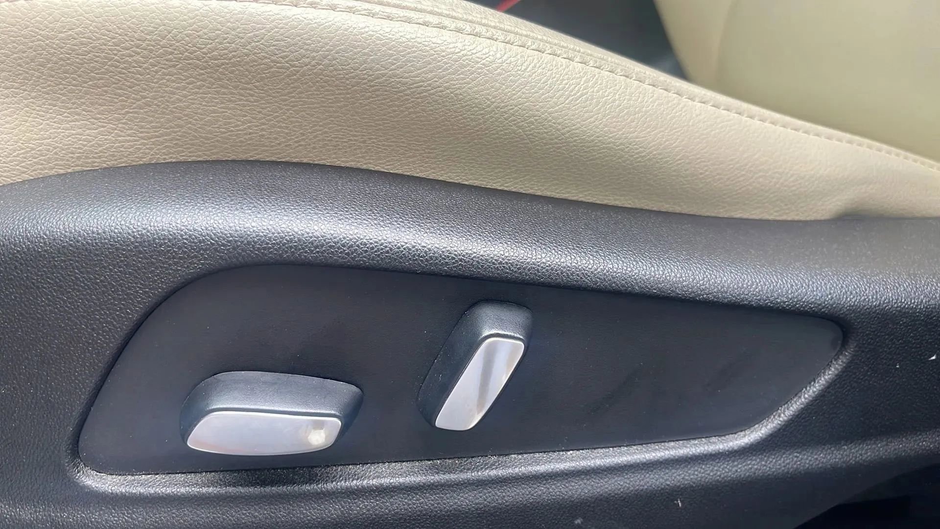 Used 2019 Cadillac XT5 Sport Utility 4D image 27