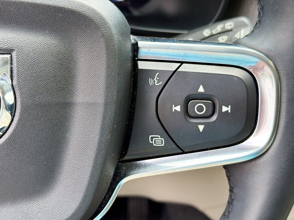 Used 2023 Volvo XC40 B5 Plus AWD/4WD image 20