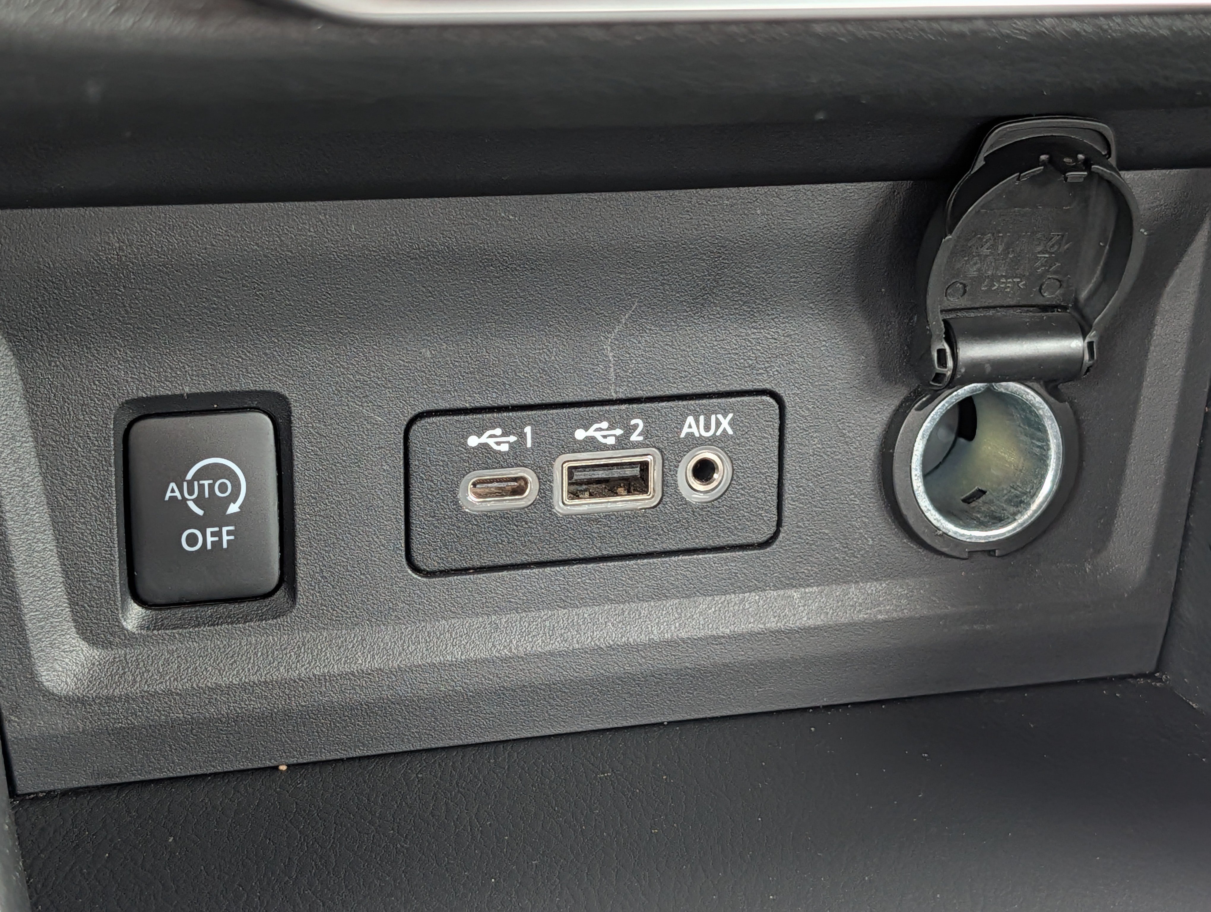 Used 2024 Nissan Sentra SV FWD image 28