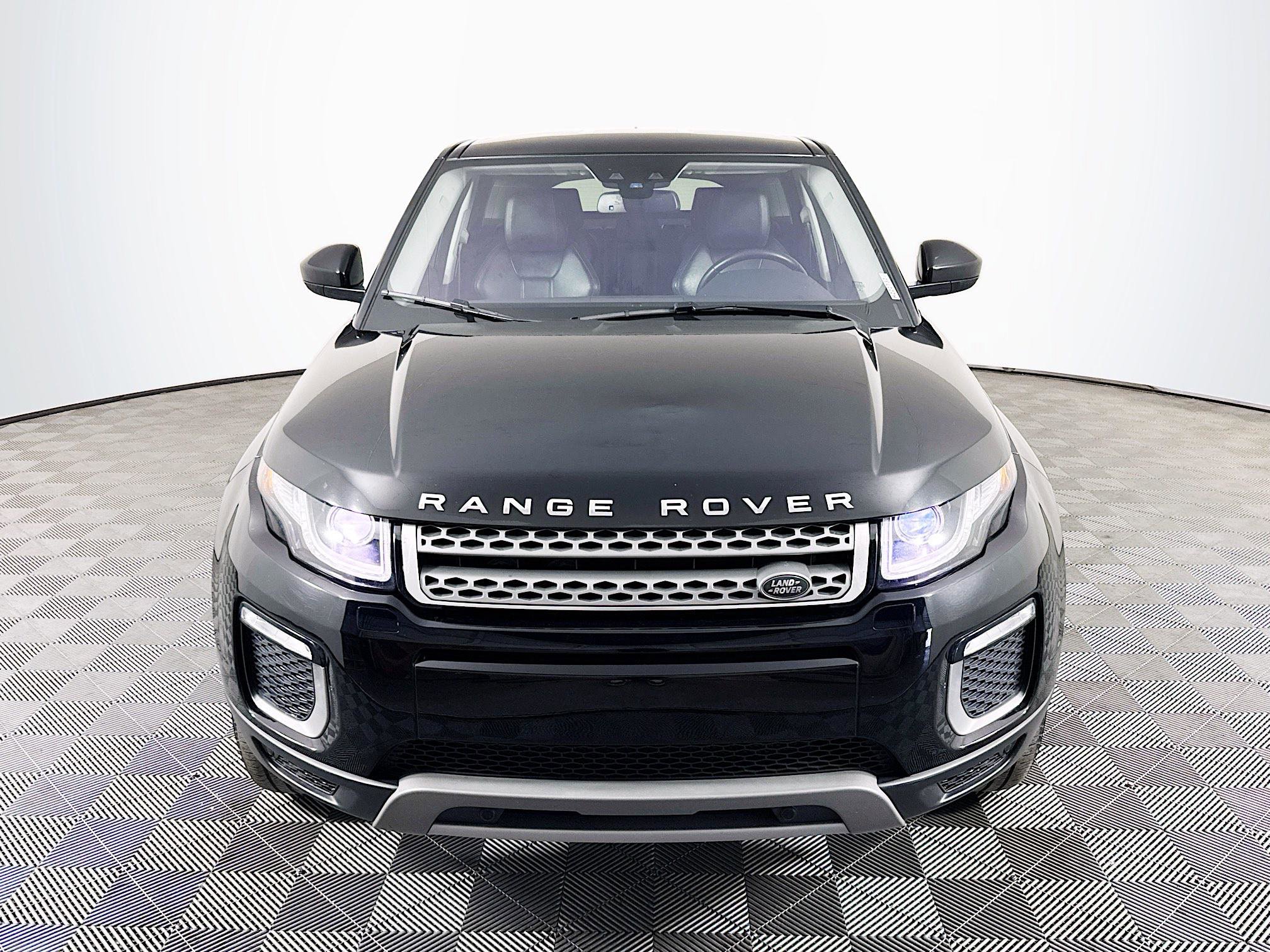 Used 2017 Land Rover Range Rover Evoque SE image 2