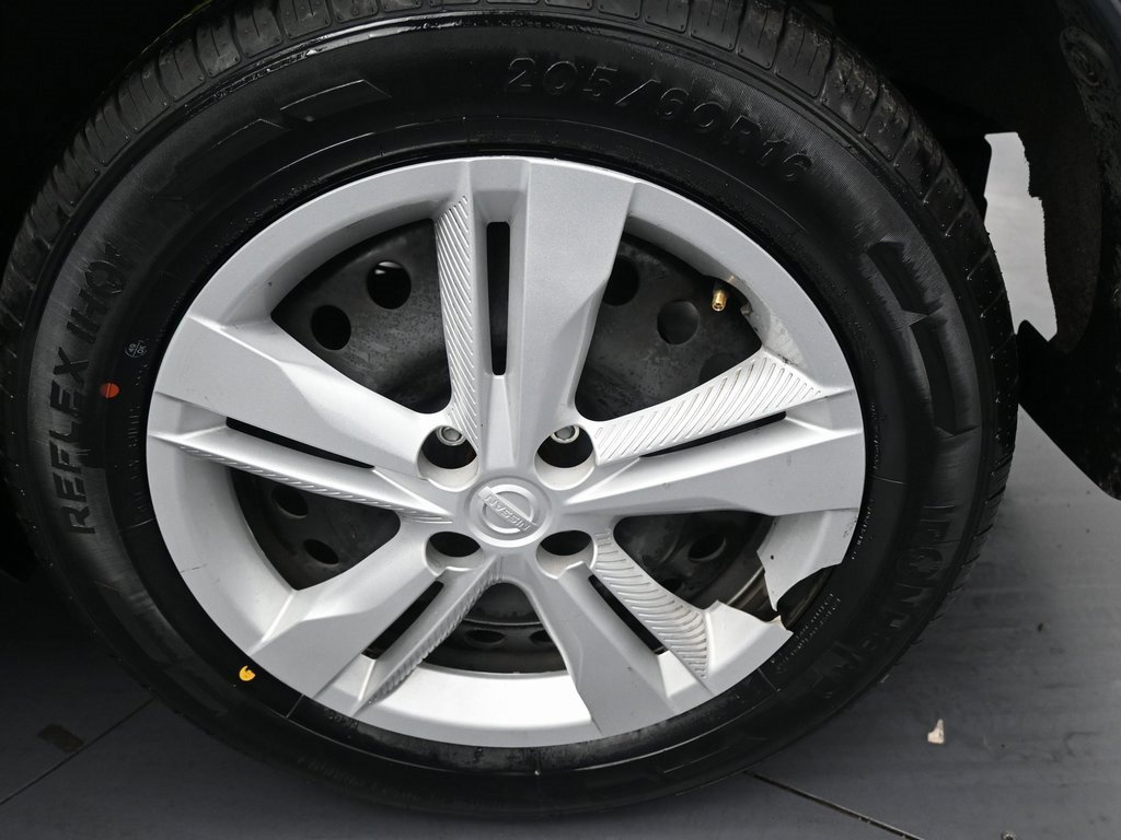 Used 2024 Nissan Kicks S image 31