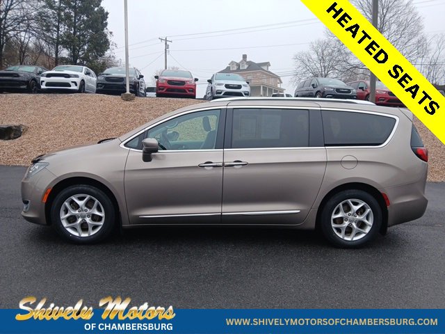 Used 2017 Chrysler Pacifica Touring-L Plus w/ Tire & Wheel Group image 3