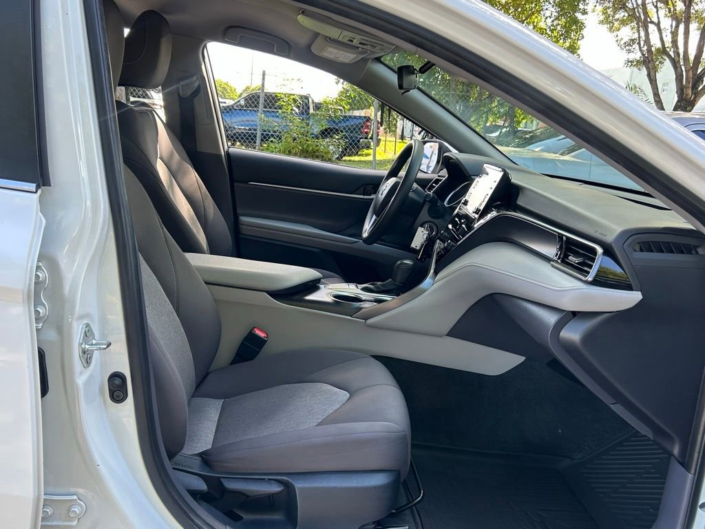 Used 2023 Toyota Camry LE image 29