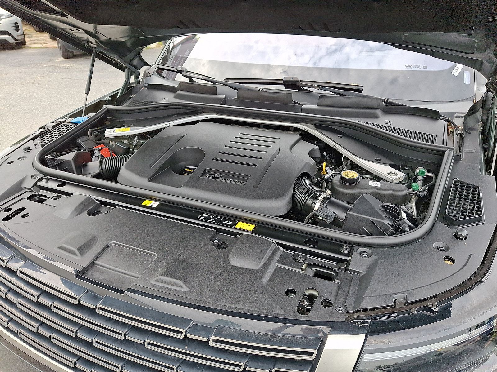 Certified 2023 Land Rover Range Rover SE AWD/4WD image 22