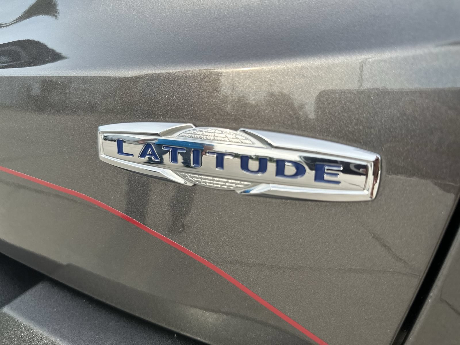 Used 2019 Jeep Renegade Latitude w/ Cold Weather Group AWD/4WD image 32