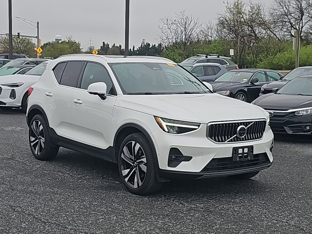 Certified 2023 Volvo XC40 B5 Plus w/ Protection Package Premier image 1