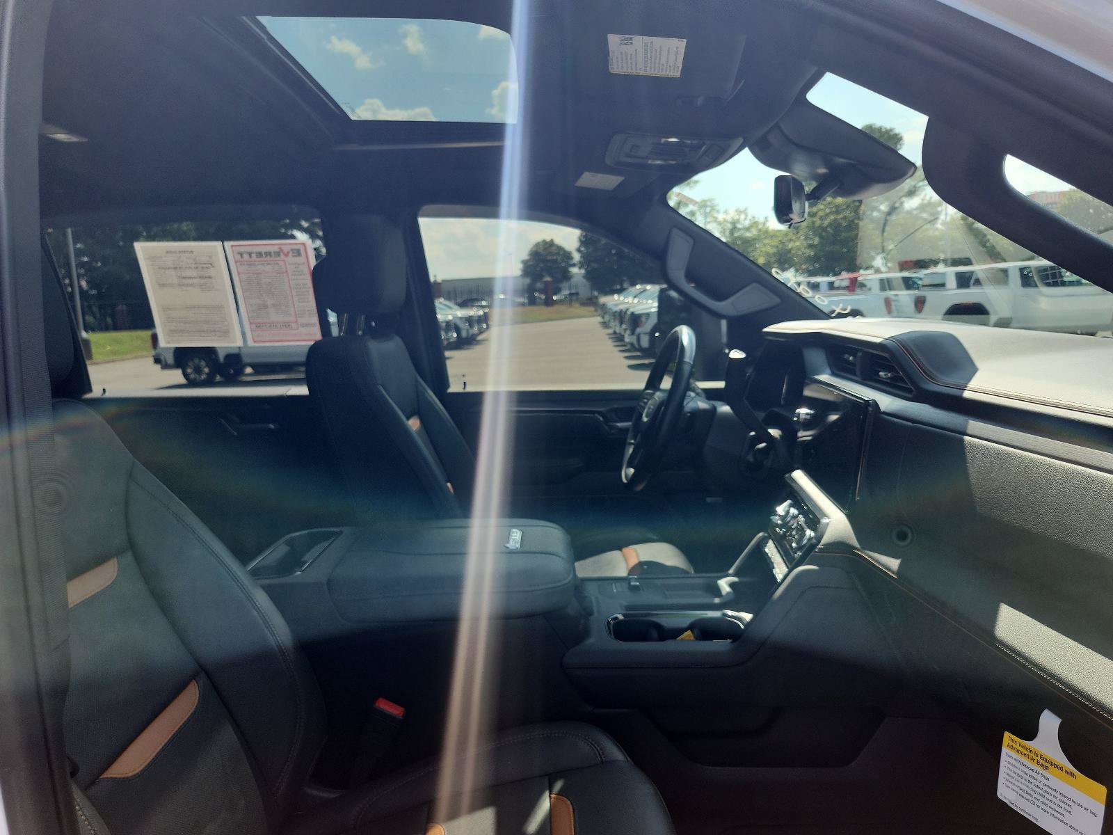 Used 2025 GMC Sierra 2500 AT4 w/ AT4 Premium Plus Package AWD/4WD image 11
