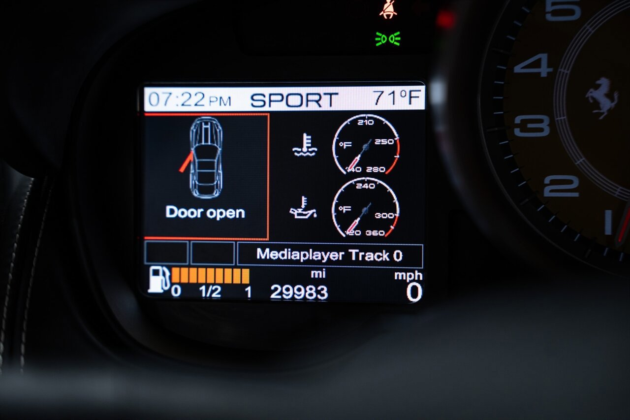 Used 2014 Ferrari California image 21