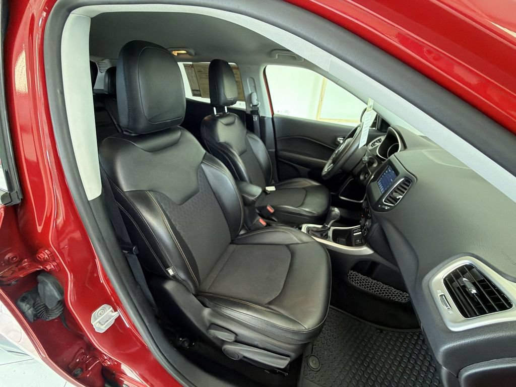 Used 2019 Jeep Compass Latitude w/ Cold Weather Group FWD image 29